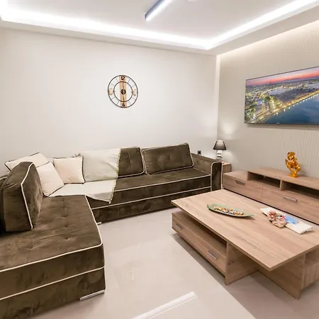 Byron Apartment
